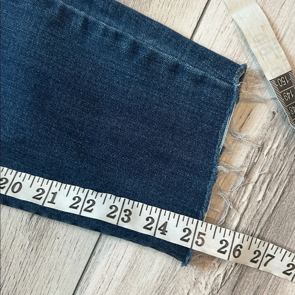 Judy Blue relaxed fit distressed jeans size 26